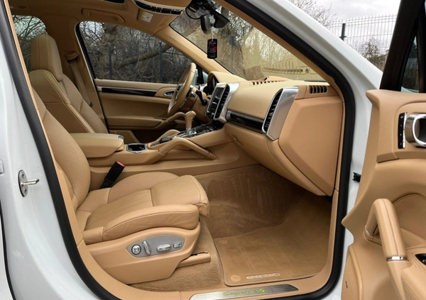 Porsche Cayenne cena 189000 przebieg: 97000, rok produkcji 2017 z Piaski małe 232